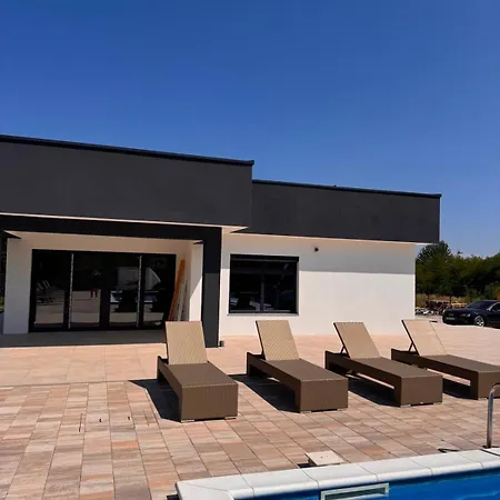 Zans Villa